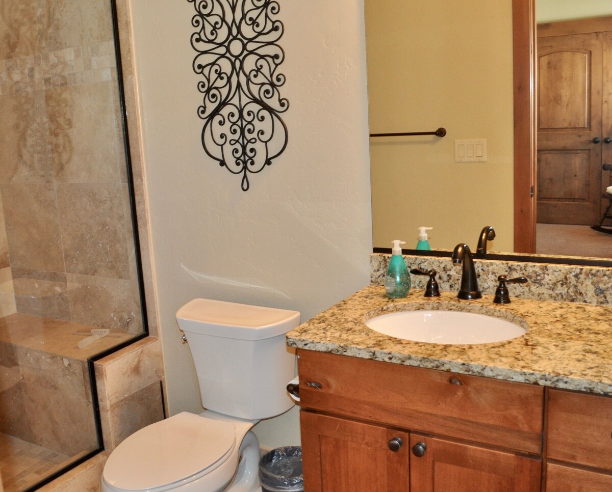 Gorgeous Frisco Home with Hot Tub, Fireplace, & Rooftop Deck ~ AMAZING VIEWS!!!
