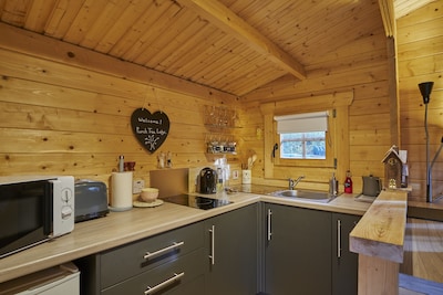 Homely 1-bed Log Cabin With Wood Burning Fire