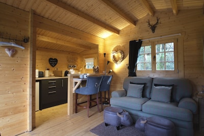 Homely 1-bed Log Cabin With Wood Burning Fire