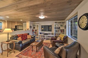 Living Room | Central Heating | Free WiFi