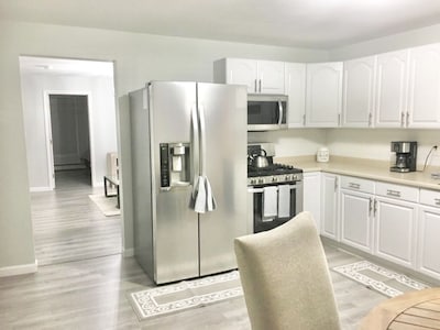 NEW Chic Home Close to Boston - WASHER DRYER & Parking