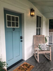 Bluewater Cottage the perfect Ocean Springs location by restaurants & shopping!