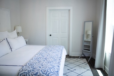 Bluewater Cottage the perfect Ocean Springs location by restaurants & shopping!