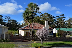 House Front view,
To enter the Studio, walk down drive way, on the right