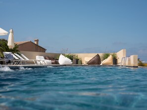 Infinity pool