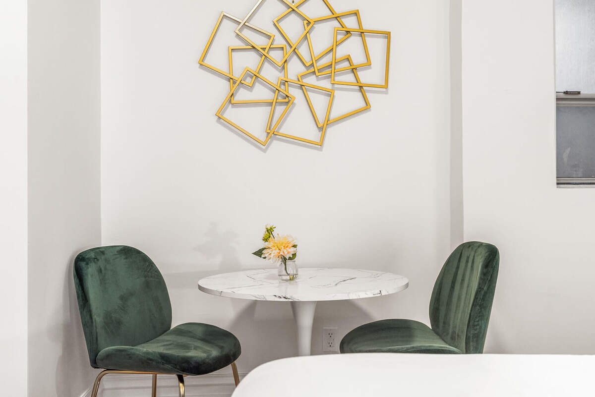 Kasa La Monarca | Bright & Airy Studio in San Francisco, Enjoy Local Eateries