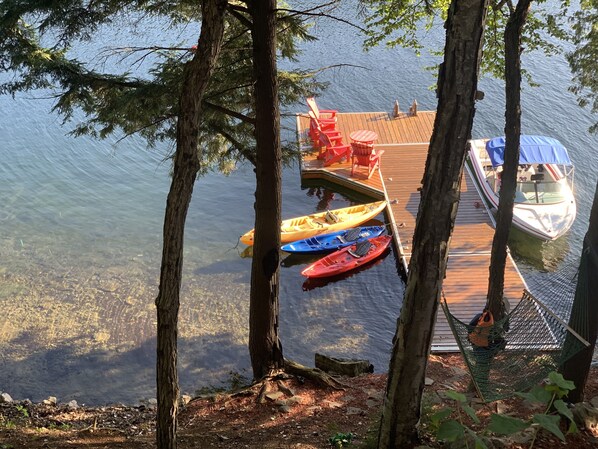 40 Ft Dock will fit 25- 28 ft boat as well as Cottage comes with 3 Kayaks..