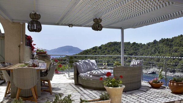 Stunning Kefalonia Villa | Villa Daisya | 3 Bedrooms | Seafornt | Spectacular Sea Views | Private Outdoor Pool | Assos