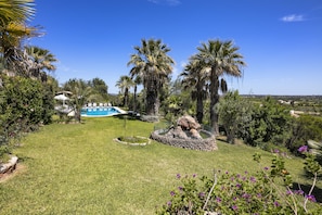 Charming Algarve Villa | Villa Quinta Luz | 9 Bedrooms | Large Pool & Snooker Table | Silves