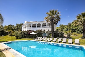 Charming Algarve Villa | Villa Quinta Luz | 9 Bedrooms | Large Pool & Snooker Table | Silves