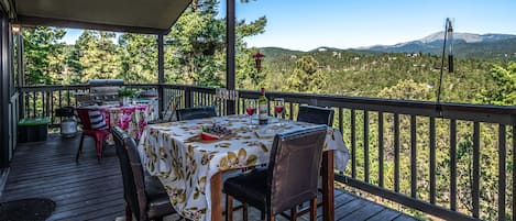 Step Into the Good Life at Valley View - You’ll have a million dollar mountain landscape before you at Valley View. Imagine the fun of dining alfresco on the spacious deck.