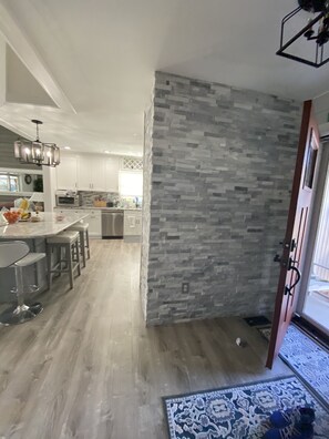 Entryway accent stone wall