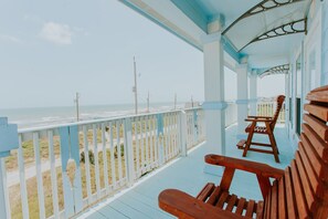 Unobstructed endless views of the Gulf of Mexico!