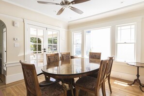 Dining Room seating for 6
