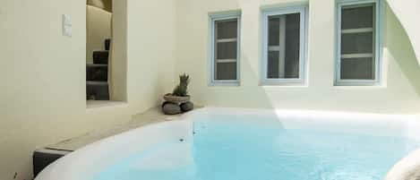 Wonderful Santorini Villa | 2 Bedrooms | Villa Cycladic | Outdoor Pool and Jacuzzi | Emporeio