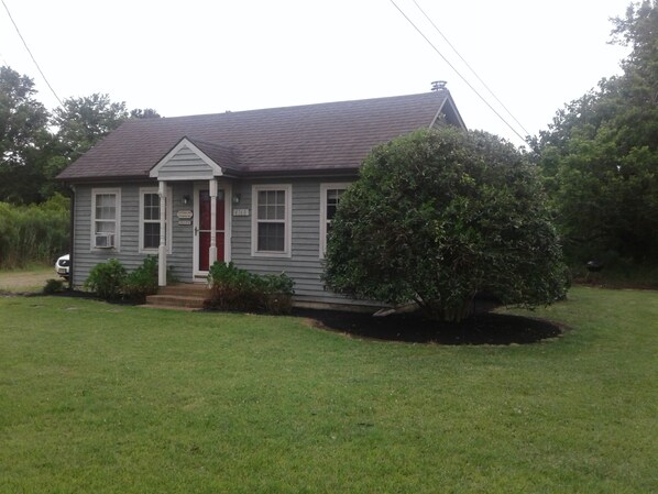 Front of cottage (east).