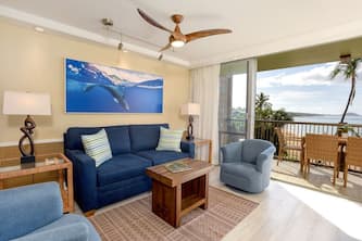 Steps to Beach. Stunning View. Lovely 2BR Condo near Wailea