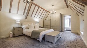 Bedroom 2, master, Suncroft, Bolthole Retreats