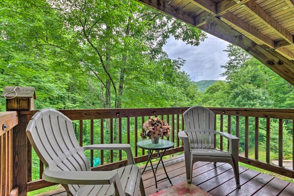 Waynesville Vacation Rental | 3BR | 3BA | 1,600 Sq Ft | Stairs to Access