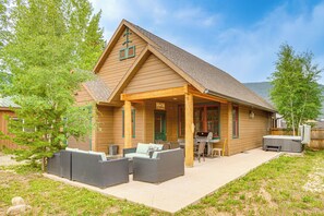 Covered Patio | Gas Grill | Outdoor Dining | Mountain Views | Private Hot Tub