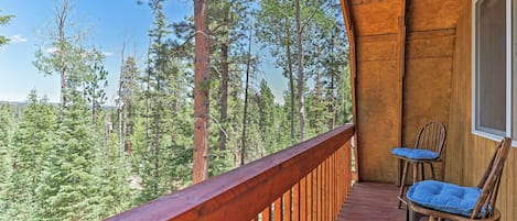 Come visit this 2-bedroom, 2-bathroom vacation rental in Duck Creek Village!