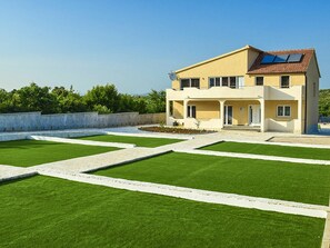 Herbe, Pelouse, Propriété, Gazon Artificiel, Zone Résidentielle, Maison, Biens, Architecture, Lot Terre, Bâtiment