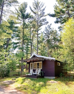 Rustic Cabin in beautiful environment under Pine Trees