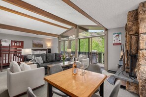 A small family, group of friends or a couple will really enjoy this studio and all it has to offer!