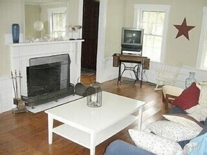 Large, fully-equipped family/entertainment room