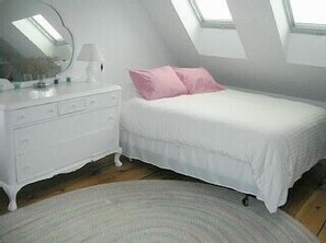 Upstairs bedroom with new Queen mattress