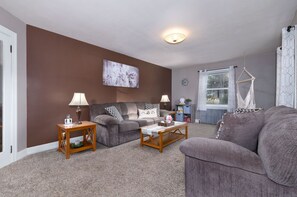 Living Room w/ games & hammock chair