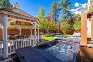 Gazebo - Hot Tub - Picnic Bench