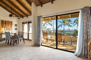 Enjoy the traditional hawaiian construction, with multiple areas to relax. 