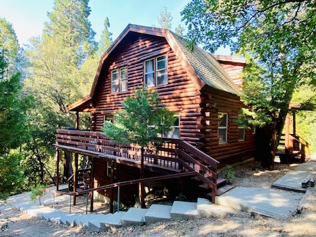 The perfect size and layout for a family and friends upgraded cabin experience!