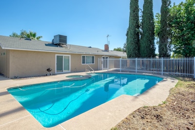 Perfect Summer Retreat in Clovis w. Swimming Pool