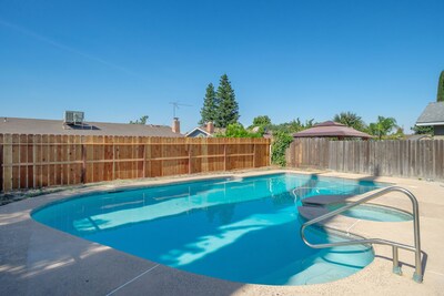 Perfect Summer Retreat in Clovis w. Swimming Pool