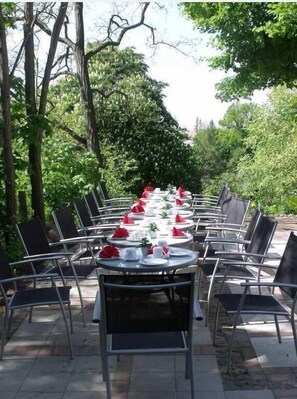 Outdoor dining