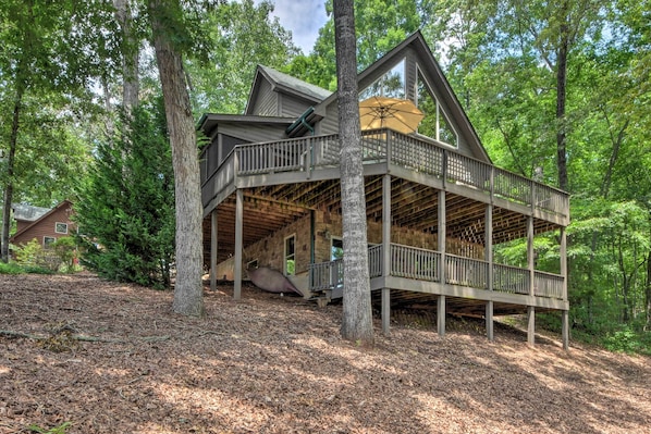 Seneca Vacation Rental | 4BR | 3.5BA | 2,600 Sq Ft | 3-Story Cabin