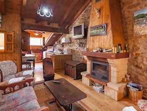 Room, Property, Building, Log Cabin, Furniture, Living Room, Beam, Interior Design, House, Wood