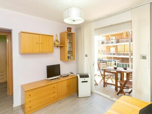 Zimmer, Gelb, Möbel, Eigentum, Interior Design, Gebäude, Regal, Decke, Haus, Fussboden