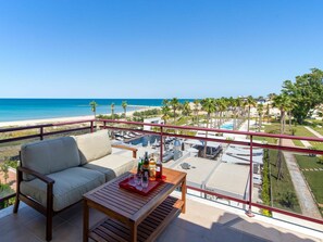 Eigentum, Grundeigentum, Zimmer, Balkon, Gebäude, Haus, Möbel, Deck, Resort, Terrasse