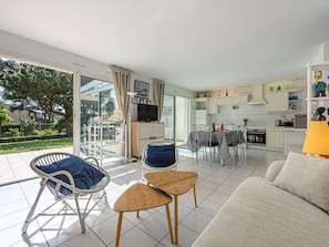 Meubles, Chaise, Appartement, Ombre, Table Cuisine Et Salle A Manger, Plante D'Appartement, Mobilier De Jardin, Balcon, Table Basse