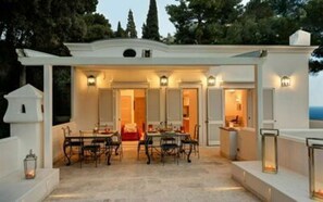 Balcony / Terrace / Patio, Building Exterior