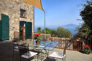 Balcony / Terrace / Patio