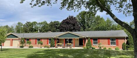 Side by side ranch unit, private entrance left on front porch