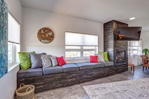 Living room area with ample lounging room