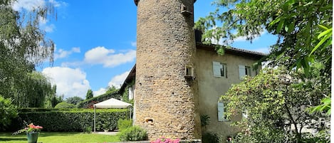 La Tour du Château dans son jardin privatif