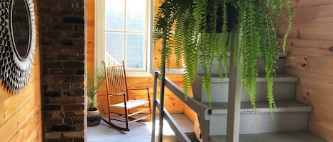 Come relax on this sun-drenched porch in the adorable town of Hudson! 