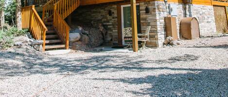 Summer view of the cabin.