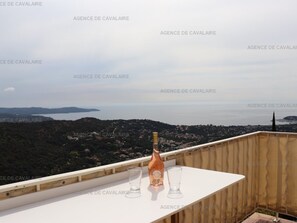 Terrasse et vue mer